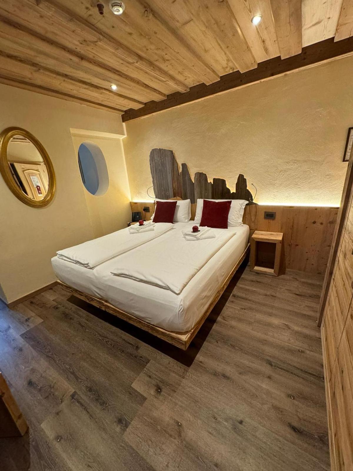 Hotel Ciasa Lorenzi Cortina dʼAmpezzo Esterno foto