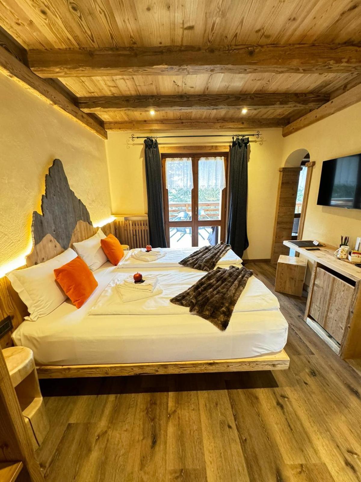 Hotel Ciasa Lorenzi Cortina dʼAmpezzo Esterno foto